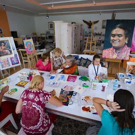 Hindu Monastery - Shree Peetha Nilaya Ashram Springen