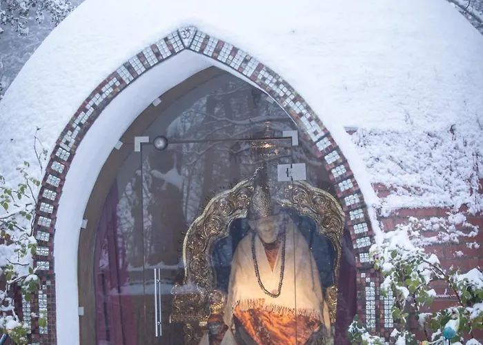 Hindu Monastery - Shree Peetha Nilaya Ashram Springen